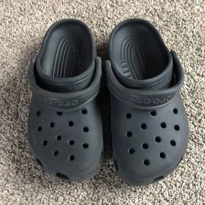 Men’s or women’s black crocs size 4/6